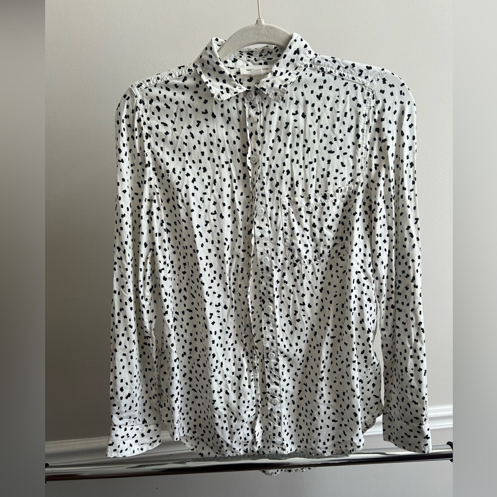 women’s white speckled patterned button up top